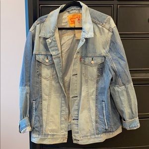 LEVIS OVERSIZED JEAN JACKET